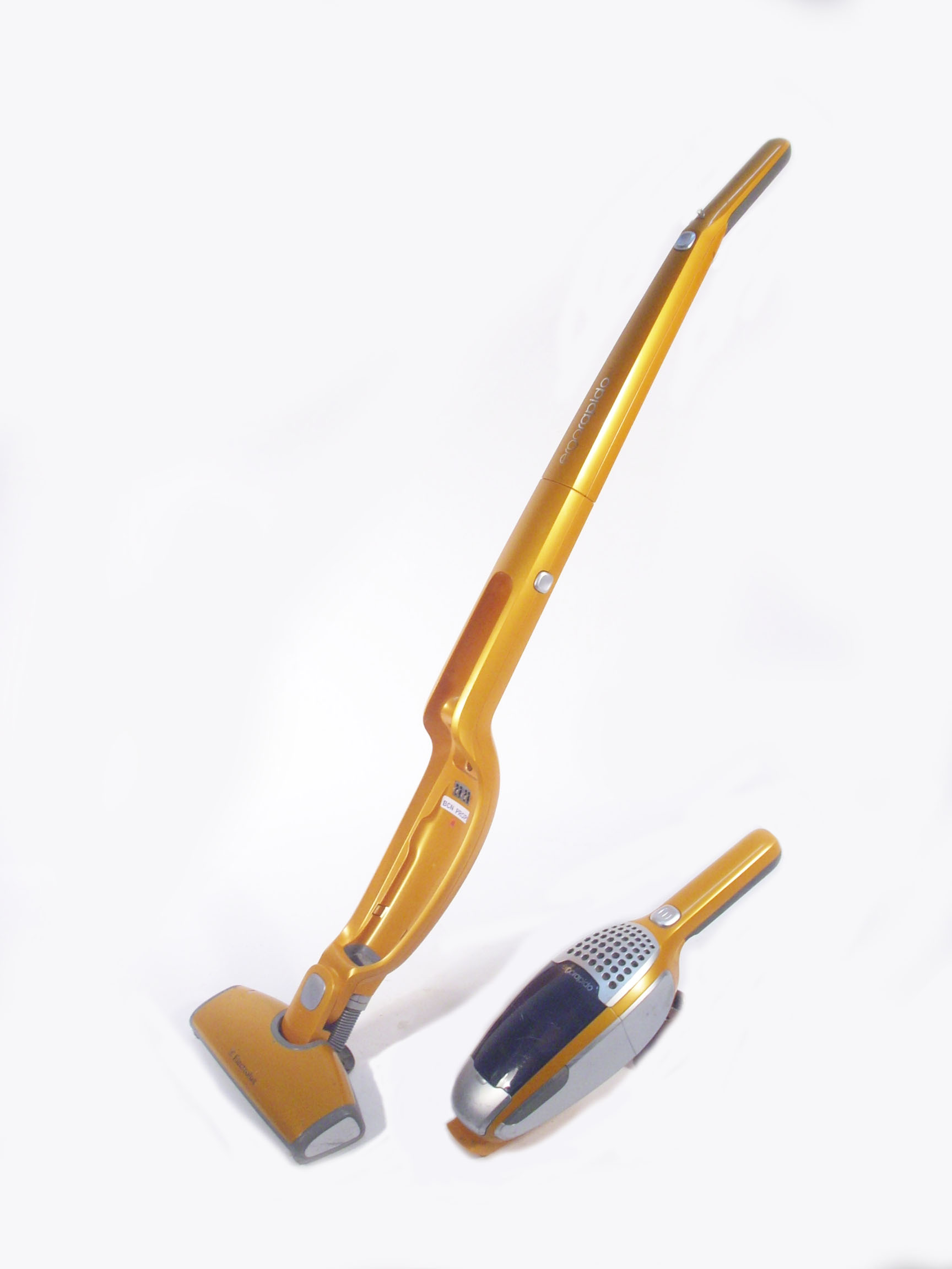 aspirador electrolux 2en1 110x26 (mano 43x12-falta cargador) 1u